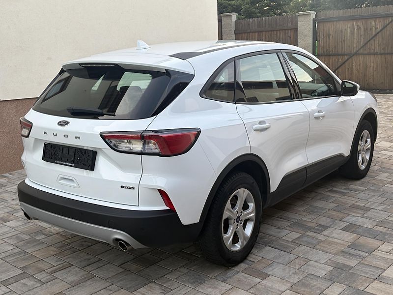 Ford Kuga (2022) 2.5, PHEV, 50 tkm 11/22 - fotka 3 z 16