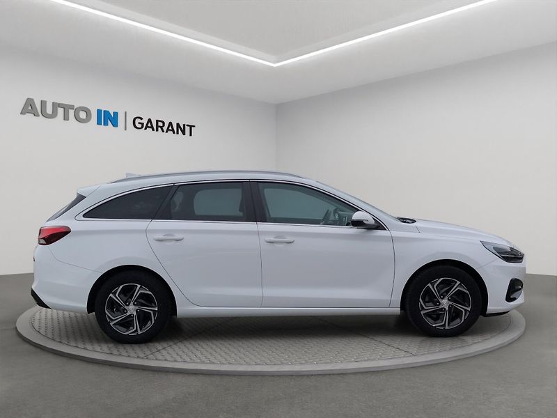 Hyundai i30 (2020) SMART 1.5 DPi 81kW, ČR, 1. Maj - fotka 4 z 25