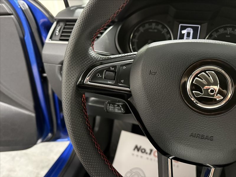 Škoda Octavia 2,0   TDI 110 kW DRIVE LED ACC - fotka 11 z 38