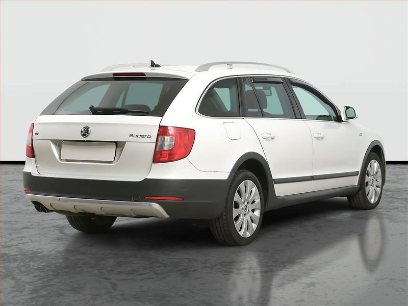 Škoda Superb (2013) Scoutline 2.0 TDI, Navi - fotka 5 z 15