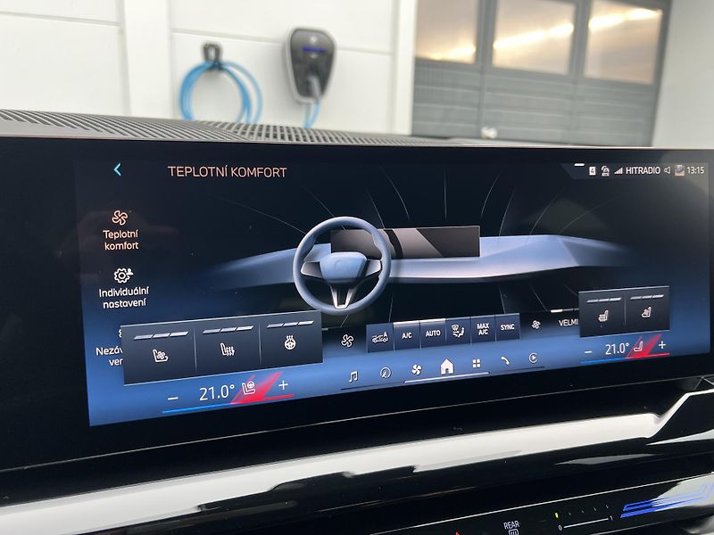 BMW Řada 5 520d xDrive Touring M-Sport - fotka 22 z 31