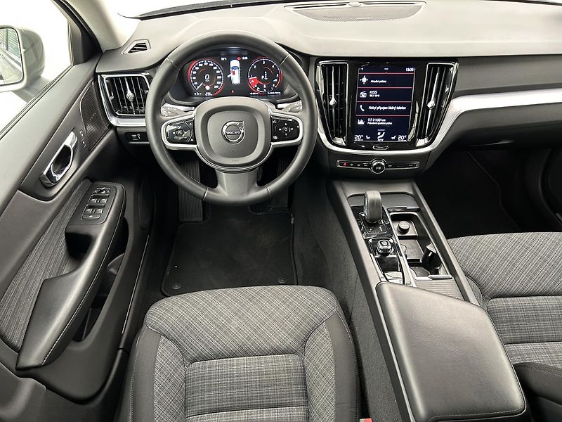 Volvo V60 2.0  B4 4x4 Cross Country PRO - fotka 17 z 25