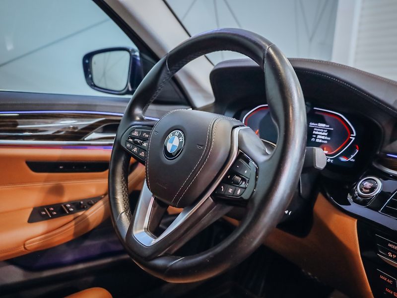 BMW Řada 5 530d xDrive 210 kW - fotka 20 z 28