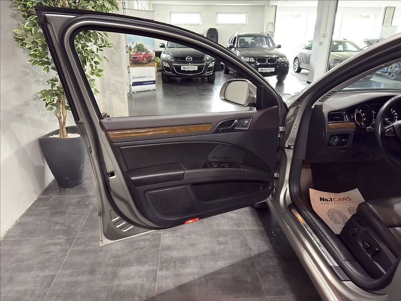 Škoda Superb 3,6   V6 260HP LAURIN WEBASTO - fotka 6 z 37