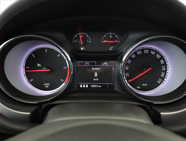 Opel Astra (2016) 1.6 CDTI, Serv.kniha, Tempomat - fotka 9 z 19