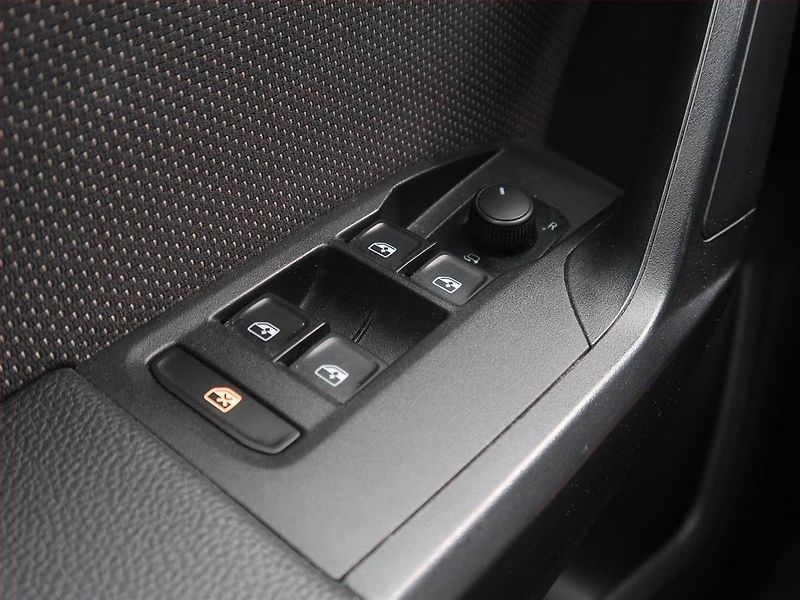 Seat Arona (2019) 1.6 TDI, Automat, Navi - fotka 19 z 20