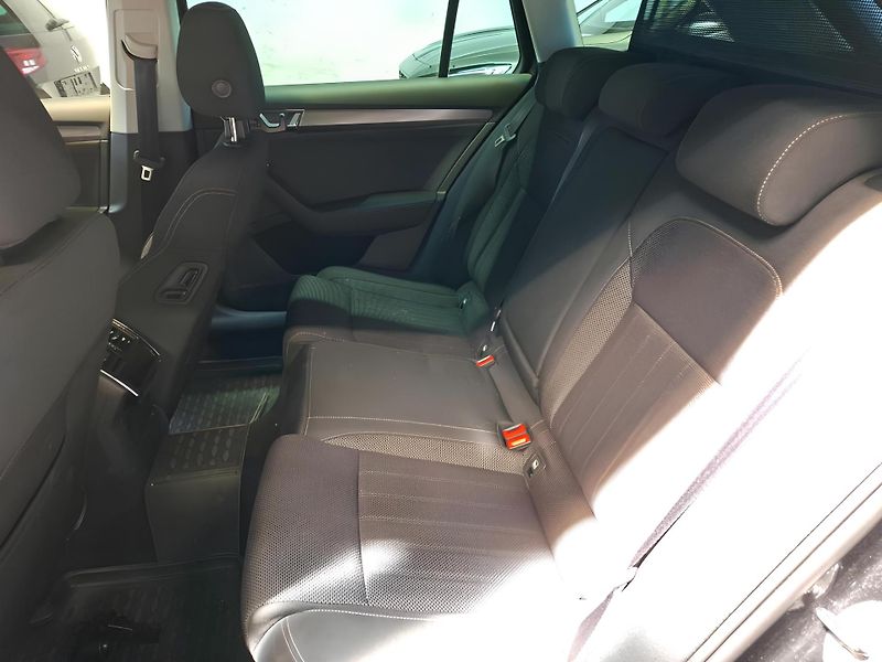 Škoda Superb 2.0TDI DSG 110KW Style DPH TZ - fotka 4 z 5