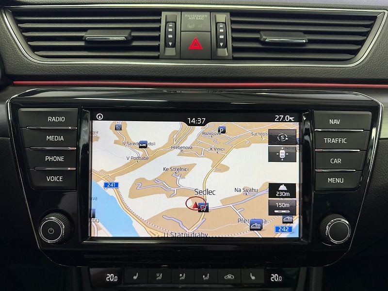 Škoda Superb 2.0TDI DSG 4X4 STYLE, ACC, PAN - fotka 13 z 27
