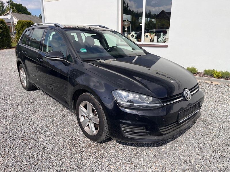 Volkswagen Golf (2014) 1.6TDI Serviska,TOP STAV - fotka 1 z 30