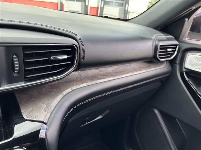 Ford Explorer 3,0 V6 PHEV Platinum AWD 7Míst - fotka 57 z 65