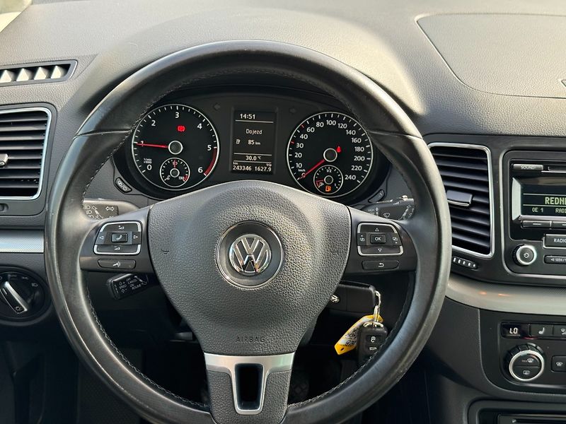 Volkswagen Sharan (2013) Comfortline 2.0 TDI 103kW - fotka 16 z 37