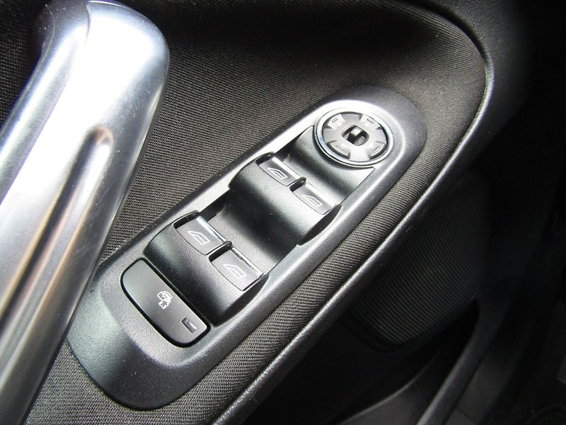 Ford Galaxy (2011) 2.0 TDCi 103kW 7MÍST - fotka 29 z 38
