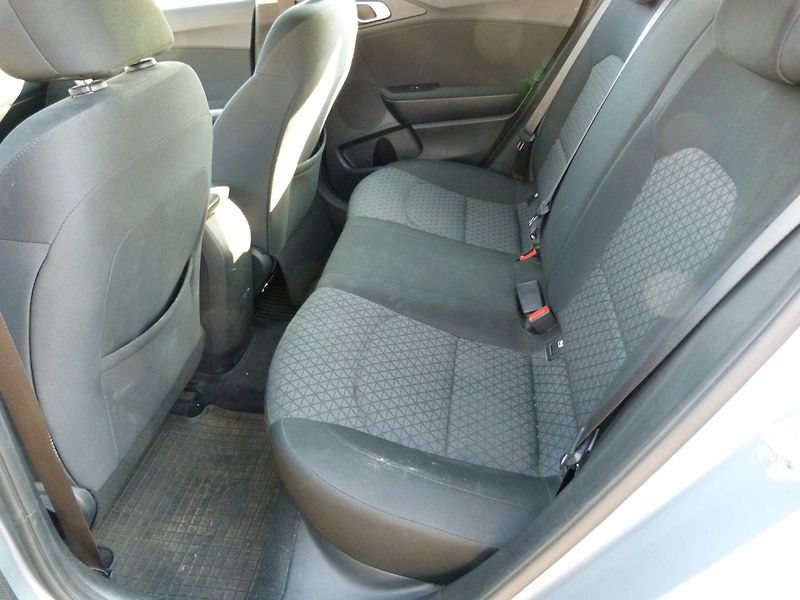 Kia Ceed 1.5 T-GDI  118 Kw DPH - fotka 12 z 20