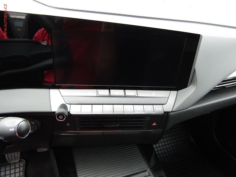 Opel Astra (2024) 1.2 T, ČR, AC, tempo, kamera - fotka 15 z 21