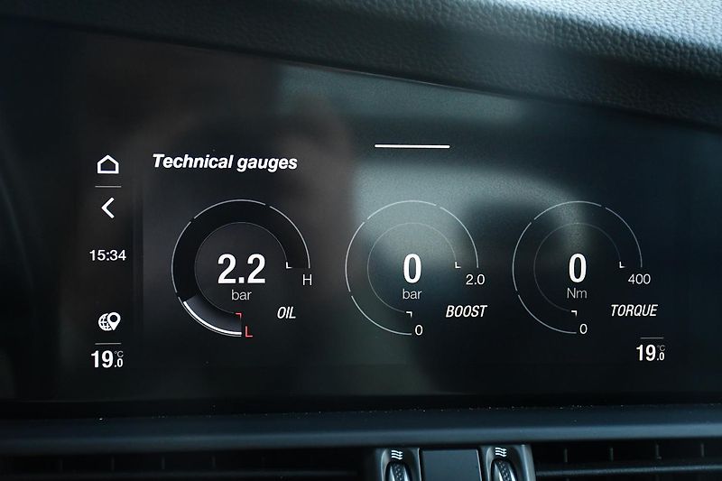 Alfa Romeo Giulia 2,0T 16V 206kW AT8-Q4 VELOCE - fotka 38 z 48