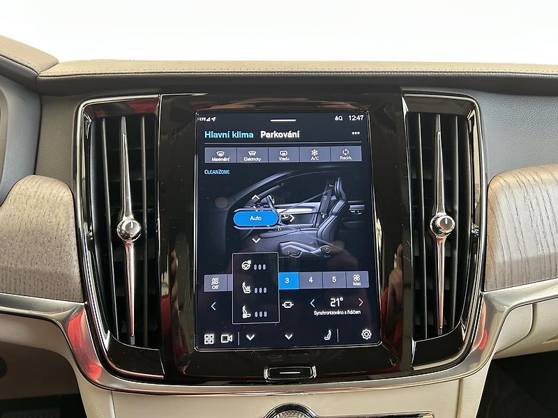 Volvo V90 2.0  B5 4x4 Cross Country Plus - fotka 25 z 30