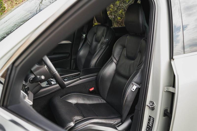 Volvo XC90 (2019) B5 AWD - fotka 14 z 28