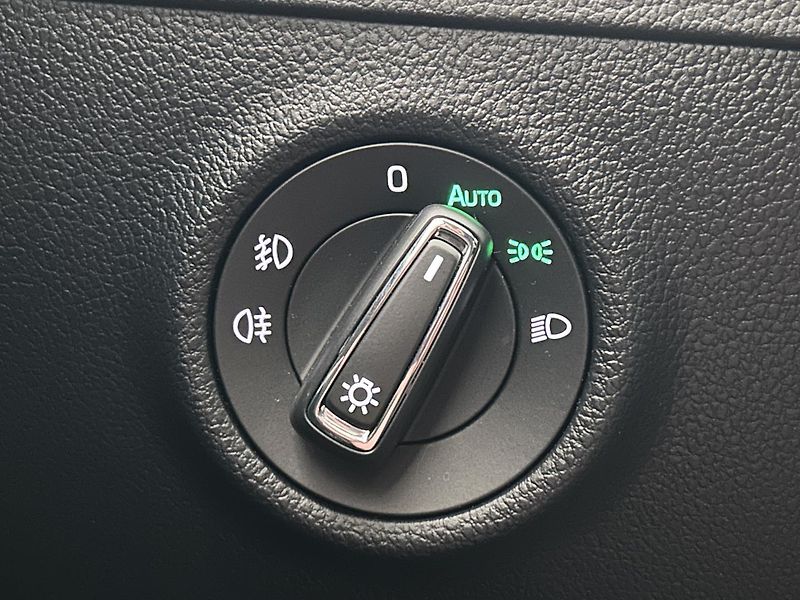Škoda Superb 2.0 TDI L & K - fotka 18 z 29