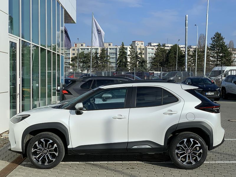 Toyota Yaris Cross YARIS CROSS STYLE 1,5 HEV 96kW - fotka 4 z 29