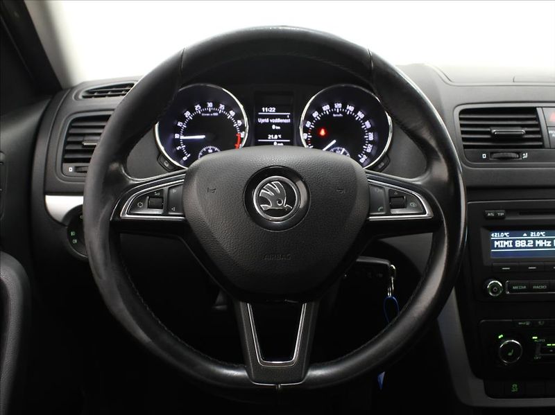 Škoda Yeti 2,0 TDi 81kW MT STK 2028 - fotka 9 z 21