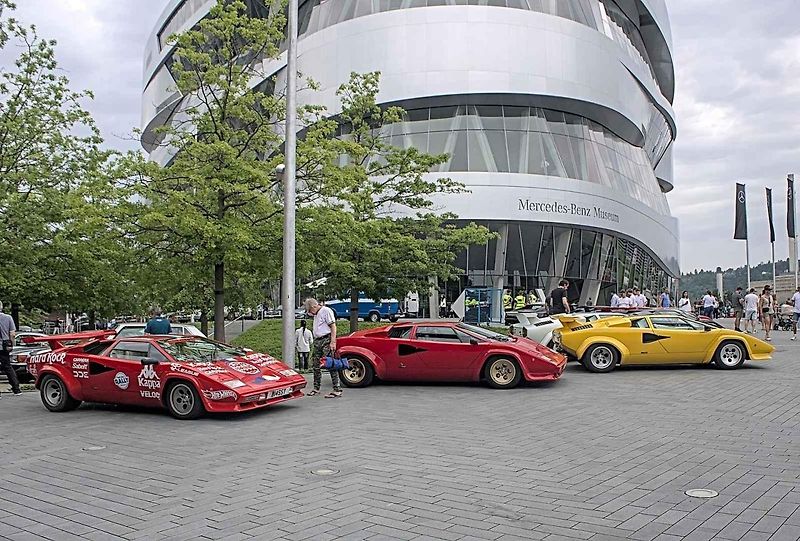 Bylo to první Lamborghini, které svým jménem vybočilo z řady. Lamborghini Countach se stal ikonický vozem 80. a 90. let minulého století.