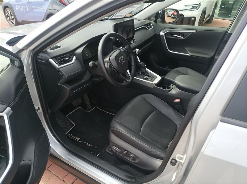 Toyota RAV4 2,5 Executive 4x4 - fotka 11 z 21
