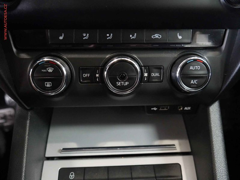 Škoda Octavia (2013) 2.0 TDi, 1.maj,ČR, servis - fotka 14 z 16