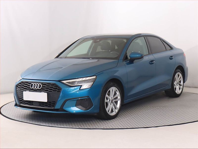 Audi A3 (2022) 35 TFSI - fotka 2 z 19