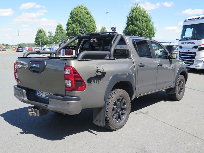 Toyota Hilux INVINCIBLE Aut. - fotka 4 z 24