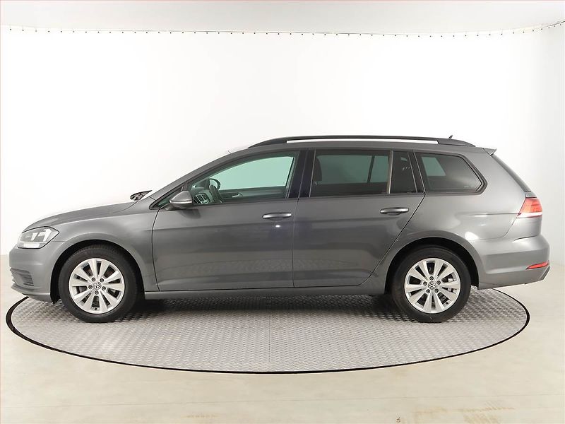 Volkswagen Golf (2019) 1.6 TDI, Navi, Park. senzory - fotka 3 z 17