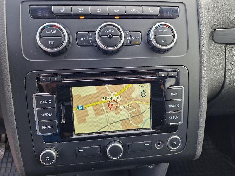 Volkswagen Touran 2,0TDI 103KW CUP NAVI TAŽNÉ  - fotka 13 z 18