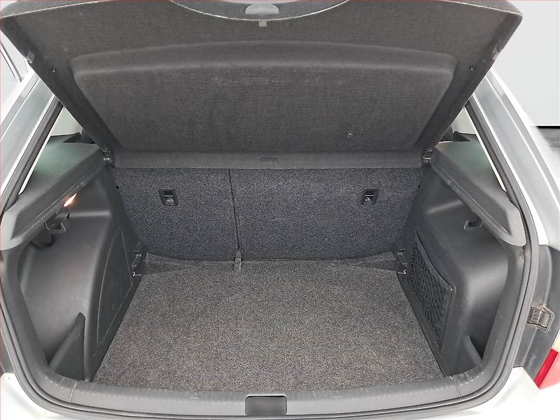 Škoda Rapid (2014) Spaceback 1.2 TSI, ČR,1.maj - fotka 13 z 16