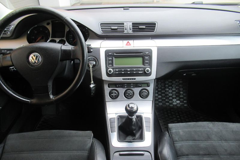 Volkswagen Passat 2.0 TDi AUT. KLIMA TEMPOMAT - fotka 9 z 16