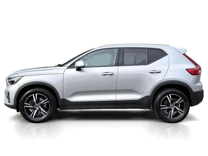 Volvo XC40 B3 FWD // CORE // 1. maj. //ČR - fotka 2 z 36