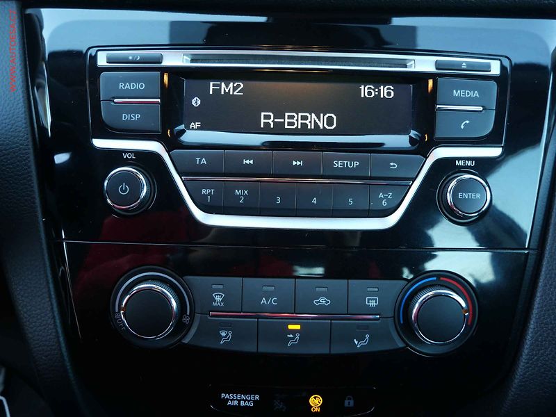 Nissan Qashqai (2016) 1.2 DiG-T, ČR, Visia, TZ - fotka 16 z 19