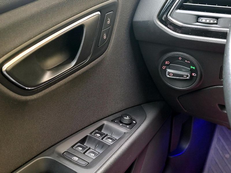 Seat Leon 2,0 TDI Style *SERV.KNÍŽKA* - fotka 42 z 45