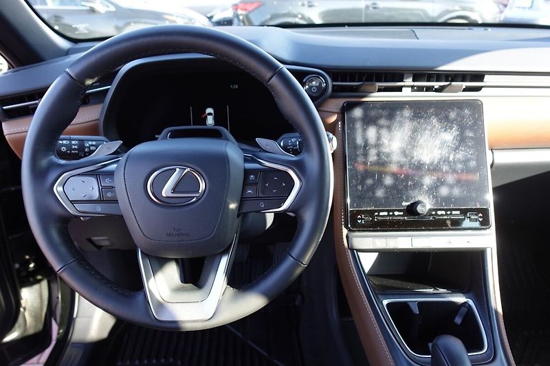 Lexus LBX 1,5 HEV Relax Advanced 4x4 - fotka 17 z 35