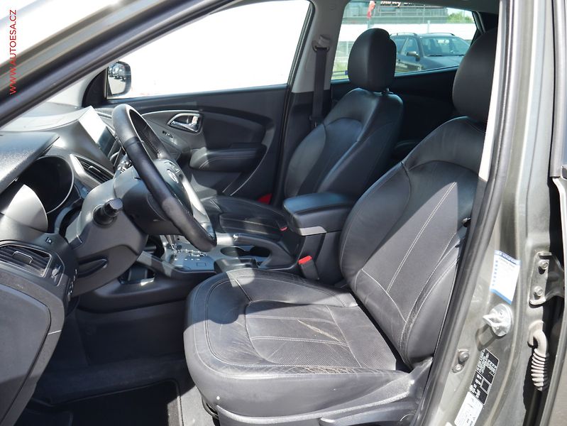 Hyundai ix35 (2010) 2.0 CVVT 4x4, ČR, AT, navi - fotka 9 z 25