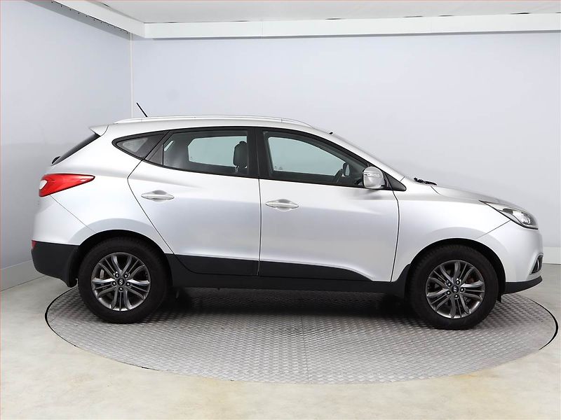 Hyundai ix35 (2014) 2.0 CRDi, 4X4, Kůže, Tempomat - fotka 6 z 18