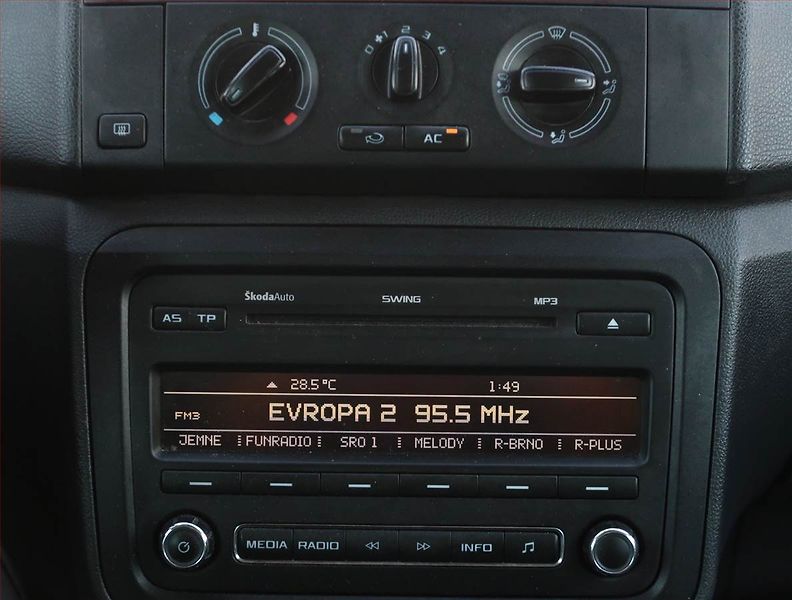Škoda Roomster (2013) Scout 1.2 TSI, ČR,1.maj - fotka 12 z 18