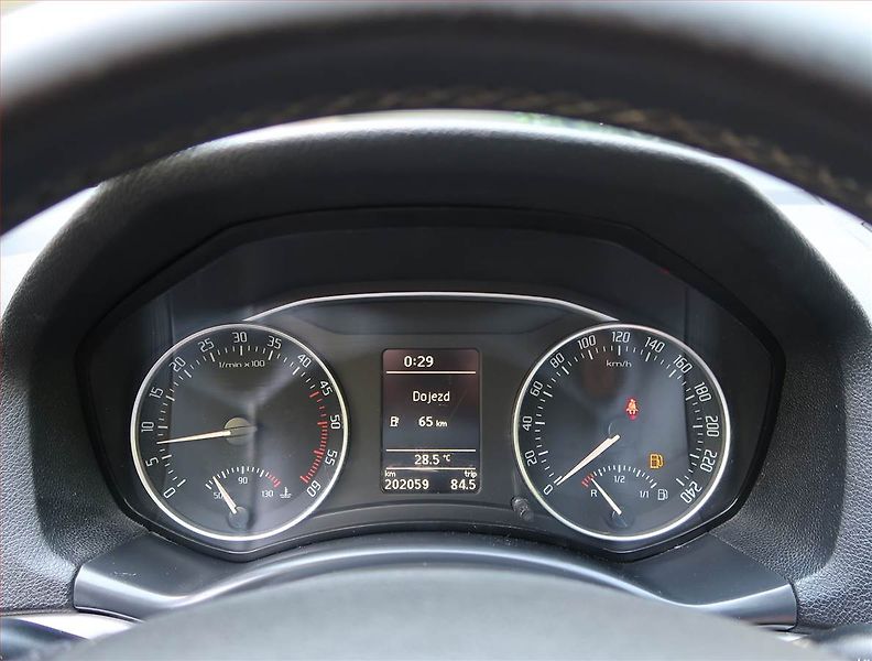 Škoda Octavia (2010) 1.6 TDI, Serv.kniha, Xenony - fotka 11 z 18