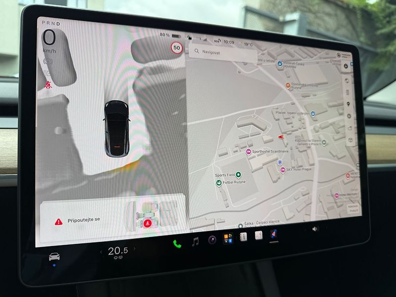 Tesla Model Y Long Range AWD 20´ - fotka 14 z 40