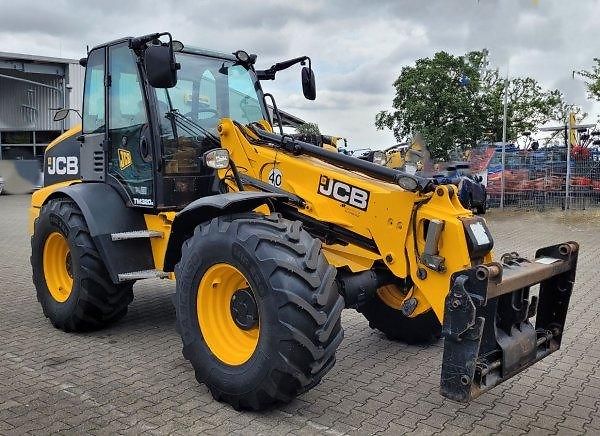 JCB (2014) 3.2t/5.2m kloub tel. nakladač - fotka 2 z 10