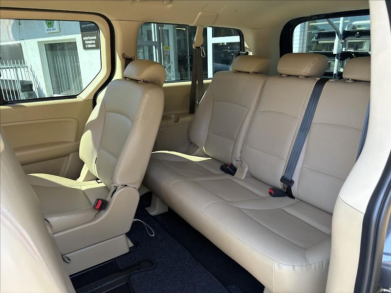 Hyundai H 1 2,5   Tour 8 míst - fotka 10 z 20