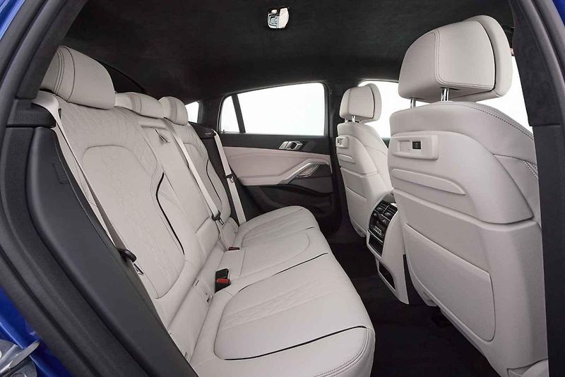 BMW X6 M50i