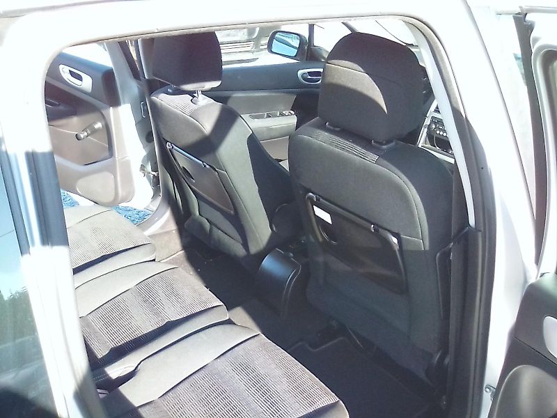 Peugeot 307 (2007) 1.6i 16V SW, kola navíc - fotka 21 z 32