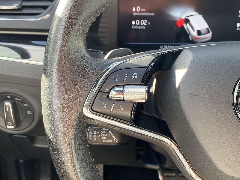Škoda Superb (2023) Combi 2.0 TDI 4x4 DSG L&K - fotka 18 z 37