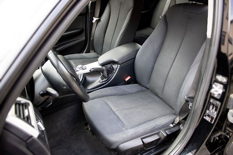 BMW Řada 3 Nebourané, pravidelně servis - fotka 13 z 36