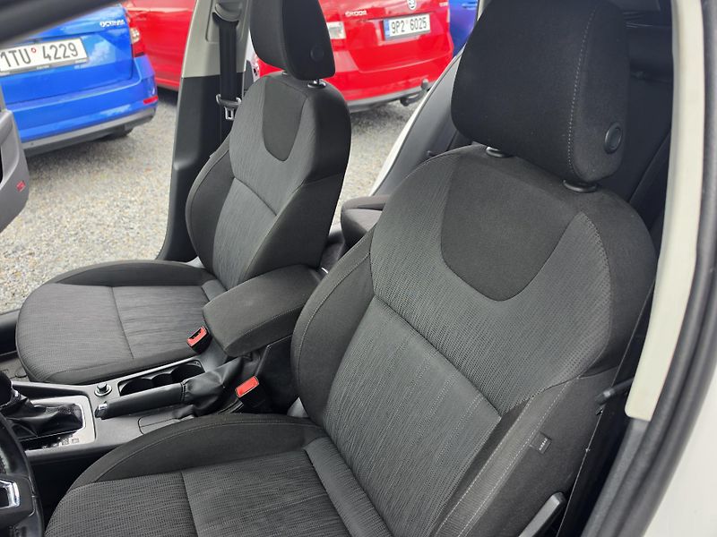 Škoda Octavia 2.0 TDI DSG 4x4 Led kei - fotka 9 z 19