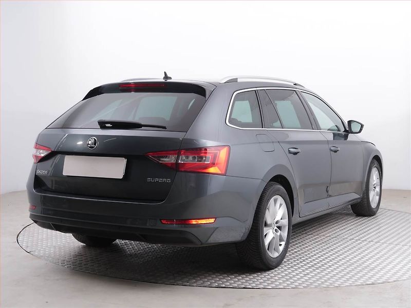 Škoda Superb (2019) 2.0 TDI, Automat, Navi - fotka 5 z 23